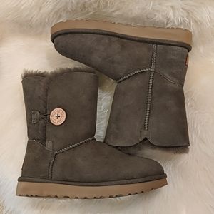 NWOT UGG Bailey Button II Boots